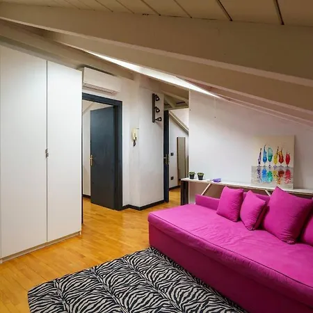 N8 - Elegante Mansarda Vicino Al Centro Апартаменты Брешия